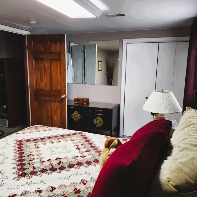5393 Blaine Ave SE, Grand Rapids, MI 49508 - bedroom with visible vents and a closet