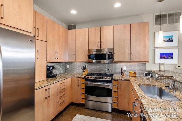 kitchen with decorative backsplash, visible vents, a sink, and appliances with stainless steel finishes