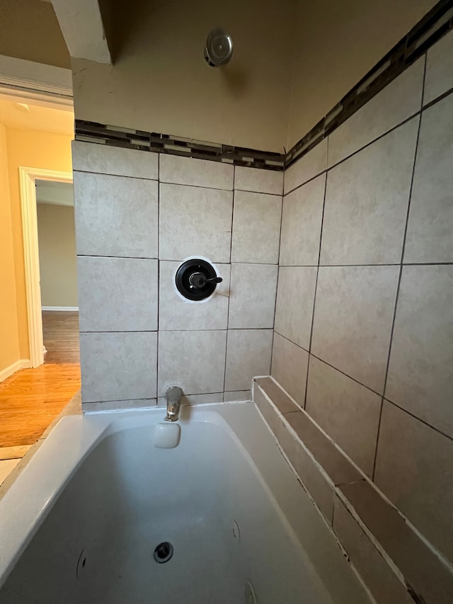 10026 Coyle St, Detroit, MI 48227 - full bath featuring a shower and a washtub