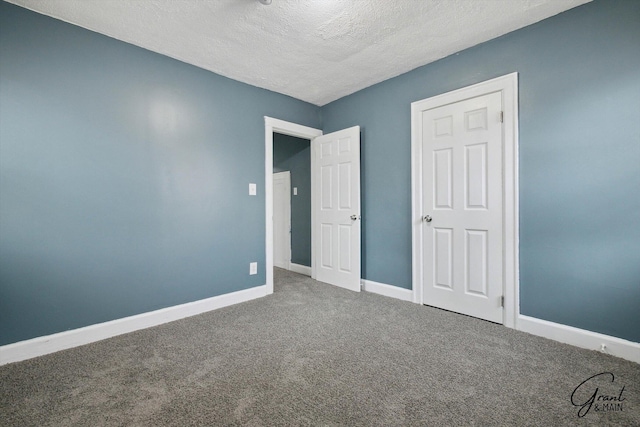 10088 Britain St, Detroit, MI 48224 - unfurnished bedroom featuring baseboards, carpet floors, and a textured ceiling
