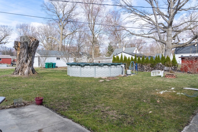 view of yard featuring an outbuilding and a covered pool