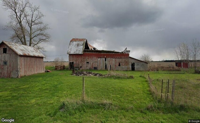 view of yard with an outbuilding and a barn
