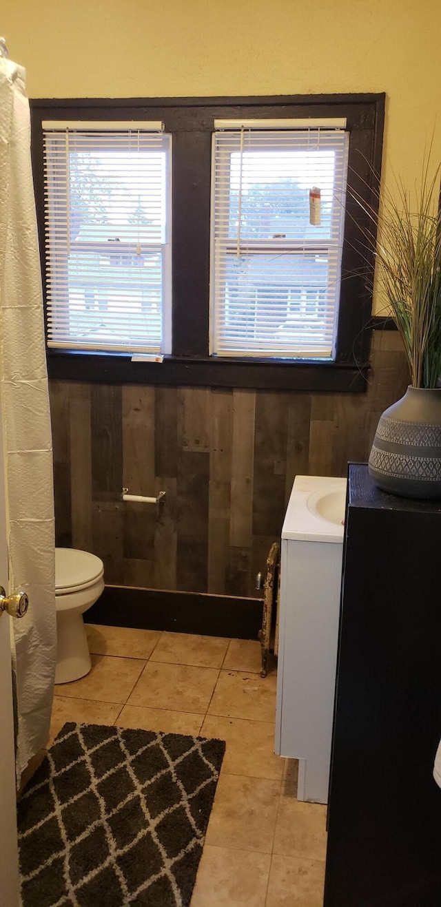 1139 Atkinson St, Detroit, MI 48202 - bathroom featuring tile patterned floors, vanity, and toilet
