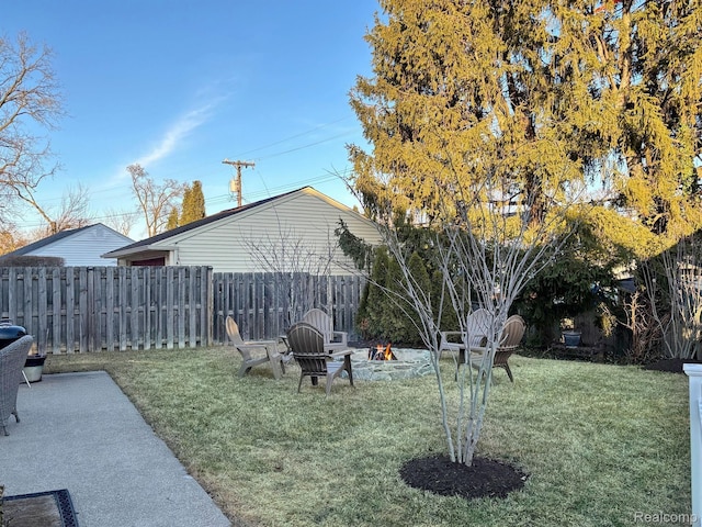 4121 S Fulton Pl, Royal Oak, MI 48073 - view of yard with an outdoor fire pit
