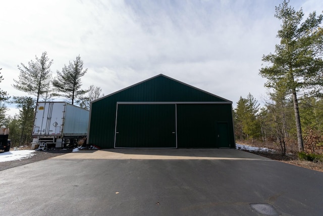 view of detached garage