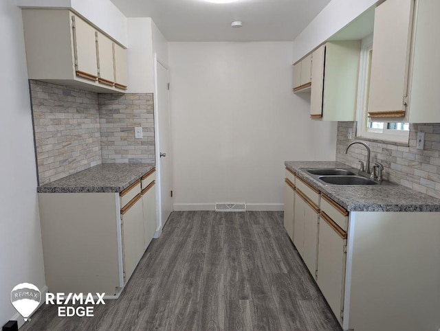 3738 Holly Ave, Flint, MI 48506 - photo 8
