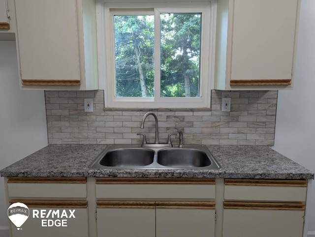 3738 Holly Ave, Flint, MI 48506 - photo 9