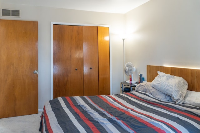 bedroom featuring carpet flooring, a closet, and visible vents