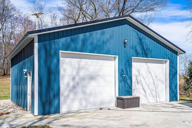 view of detached garage