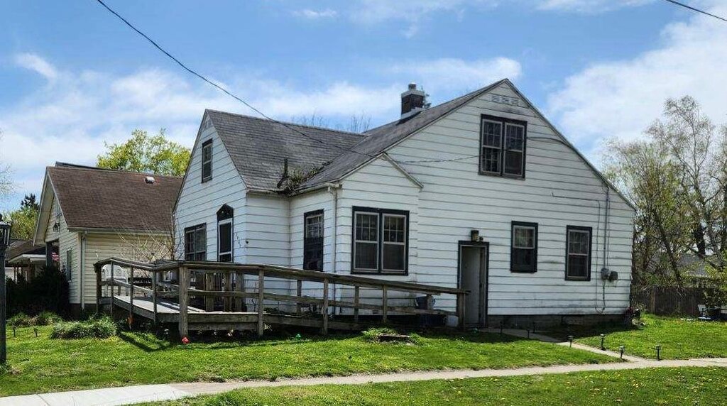 2465 N Bond St, Saginaw, MI 48602 - photo 2