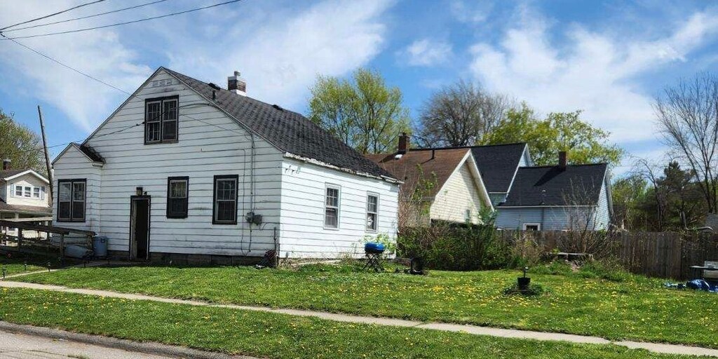 2465 N Bond St, Saginaw, MI 48602 - photo 3