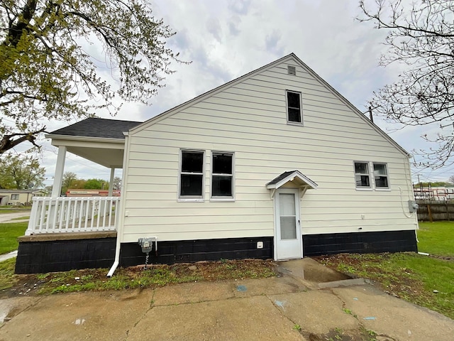 1927 Jarvis Ave, Warren, MI 48091 - rear view of property featuring crawl space and covered porch