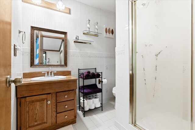 2865 Steeple Hill Rd, White Lake, MI 48383 - full bathroom featuring tile patterned floors, a shower stall, toilet, vanity, and tile walls