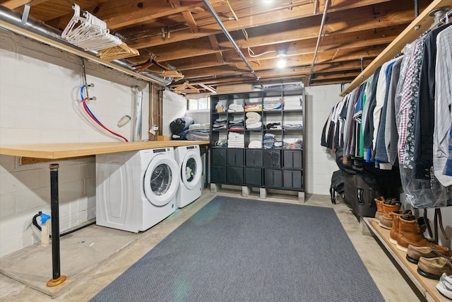 21124 Thorofare Rd, Grosse Ile, MI 48138 - laundry room featuring concrete block wall, laundry area, and independent washer and dryer