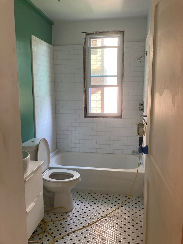 2563 Canton St, Detroit, MI 48207 - full bath with tile patterned floors, toilet, vanity, and washtub / shower combination