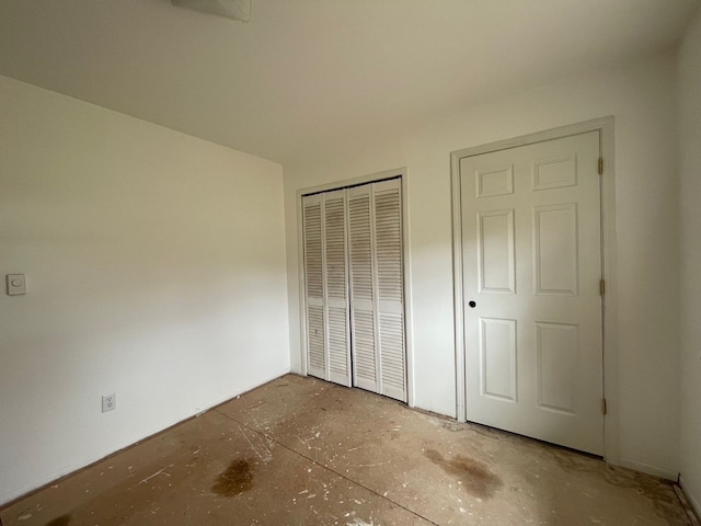 unfurnished bedroom featuring a closet