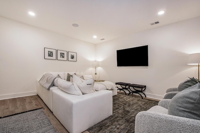 557 Greenwood Ave SE, East Grand Rapids, MI 49506 - living room featuring baseboards, visible vents, recessed lighting, and wood finished floors