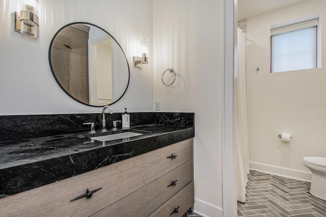557 Greenwood Ave SE, East Grand Rapids, MI 49506 - full bathroom with toilet, vanity, curtained shower, and baseboards