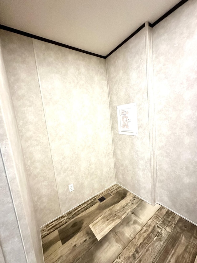 3502 Beech Ln, Twin Lake, MI 49457 - detailed view of ornamental molding