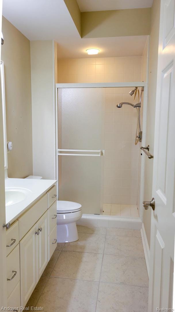 2004 Timberview Dr, Okemos, MI 48864 - full bath featuring a shower stall, vanity, toilet, and tile patterned floors