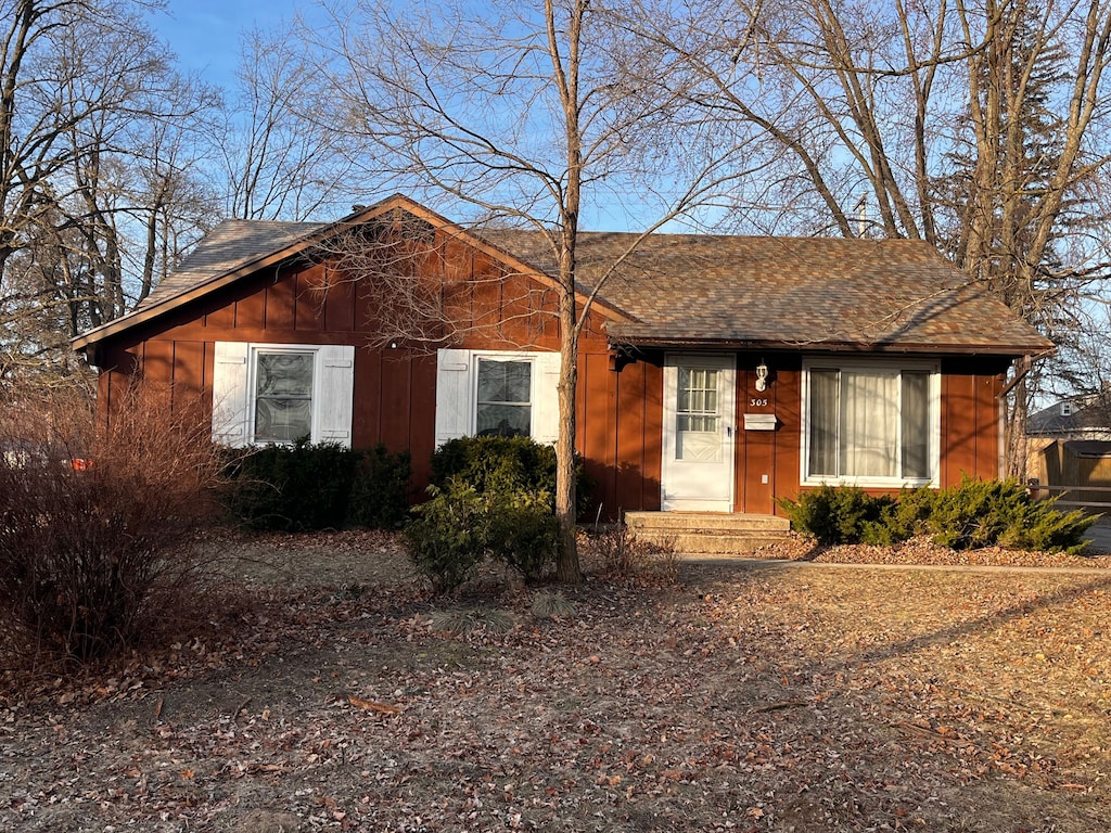 305 N 3rd Ave, Big Rapids, MI 49307 - view of front of property with roof with shingles