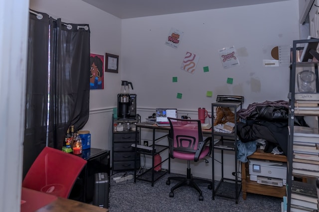 12600 Hayes St, Detroit, MI 48205 - home office with carpet