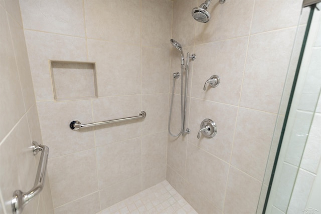 bathroom featuring tiled shower