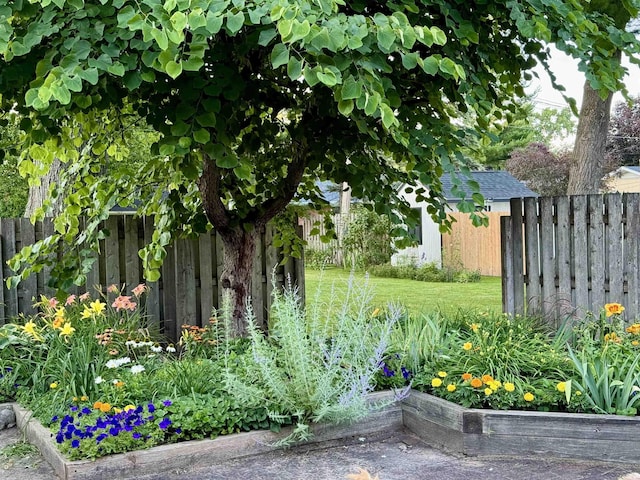 view of yard with an outdoor structure and fence