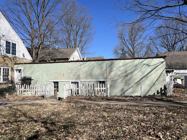 345 S Cochran Ave, Charlotte, MI 48813 - view of outdoor structure with fence