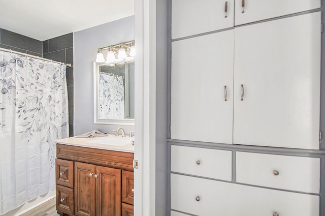 54 Division St, Oxford, MI 48371 - full bath featuring vanity and curtained shower