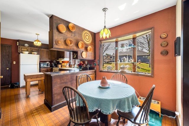 2266 Thunderbird Dr, Niles, MI 49120 - dining room with baseboards and wallpapered walls