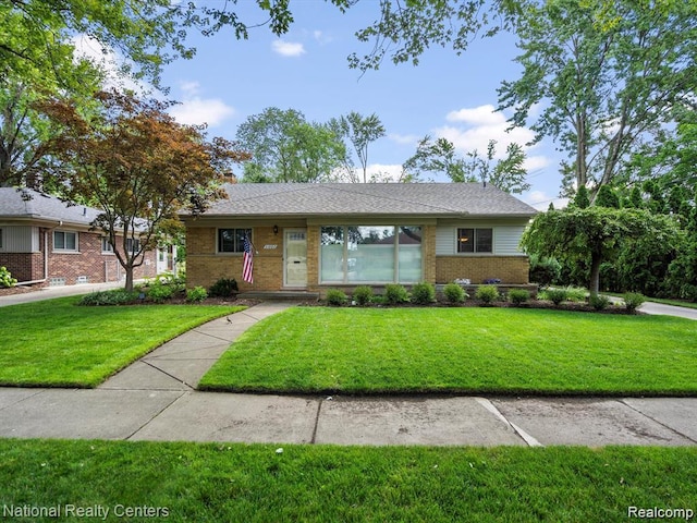 31062 W Rutland St, Beverly Hills, MI 48025 - ranch-style home with brick siding and a front lawn