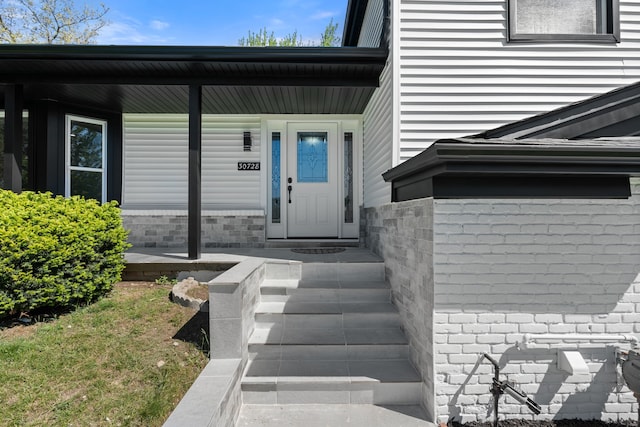 30728 W 14 Mile Rd, West Bloomfield, MI 48322 - entrance to property featuring a porch