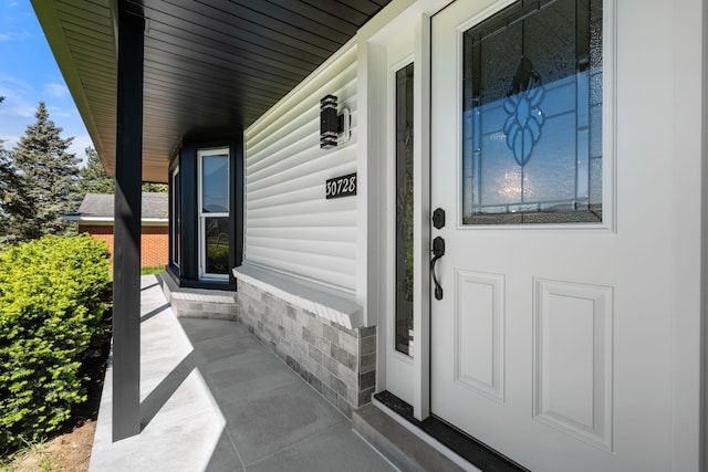 30728 W 14 Mile Rd, West Bloomfield, MI 48322 - entrance to property featuring a porch
