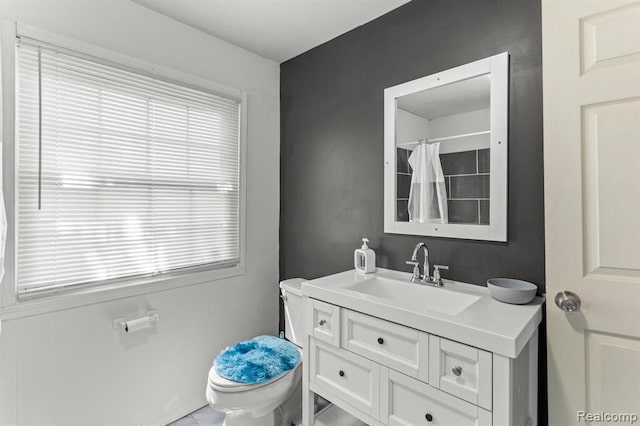 2947 Glynn, Detroit, MI 48206 - full bathroom featuring toilet, vanity, and a shower with curtain