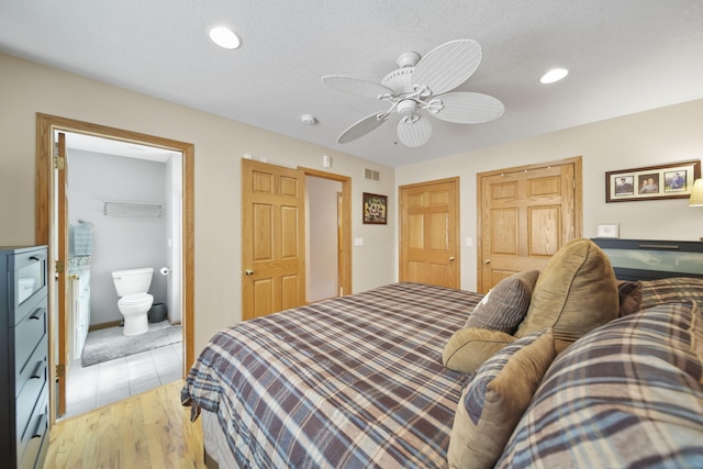 14073 Walz Blvd, Brooklyn, MI 49230 - bedroom featuring ensuite bathroom, visible vents, light wood-style floors, ceiling fan, and recessed lighting