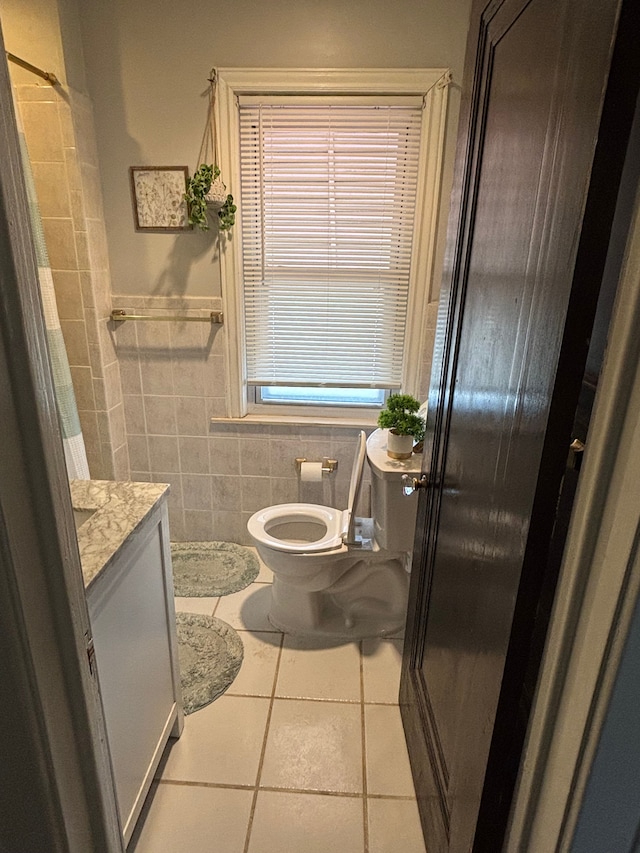 4074 Pasadena St, Detroit, MI 48238 - bathroom featuring tile walls, toilet, tile patterned floors, curtained shower, and vanity