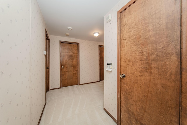 4710 Cove Rd, West Bloomfield, MI 48323 - corridor featuring wallpapered walls and light carpet