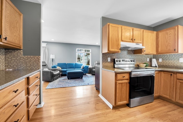 kitchen featuring light wood-type flooring, open floor plan, stainless steel electric range oven, backsplash, and under cabinet range hood