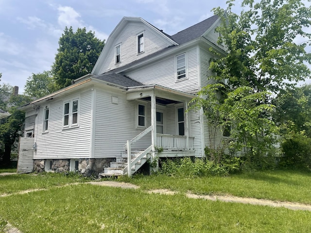 130 Cliff St, Battle Creek, MI 49014 - view of front of property featuring covered porch, a front yard, and roof with shingles