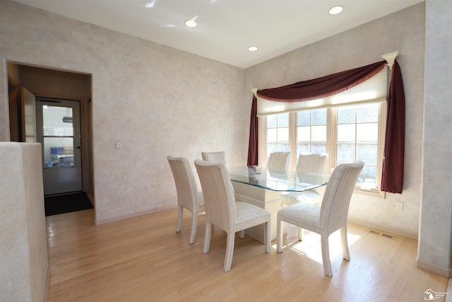7241 Hidden Valley Dr, Lambertville, MI 48144 - dining room with baseboards, visible vents, light wood-style flooring, and recessed lighting