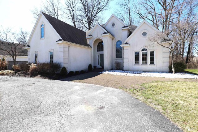 7241 Hidden Valley Dr, Lambertville, MI 48144 - french country style house with stucco siding and a front lawn