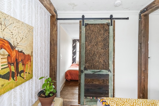 interior space featuring crown molding and a barn door