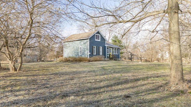 view of front of house with a front yard
