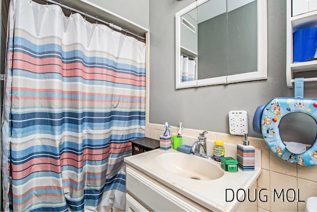 2255 Gaynor Ave NW, Grand Rapids, MI 49544 - full bathroom featuring vanity and a shower with curtain