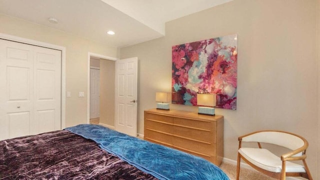 carpeted bedroom featuring baseboards, recessed lighting, and a closet