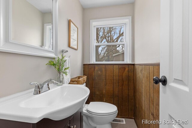 2100 Dawson Ave NE, Grand Rapids, MI 49505 - half bathroom with visible vents, toilet, and vanity