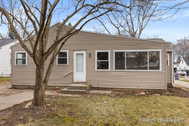 2100 Dawson Ave NE, Grand Rapids, MI 49505 - view of front of home with a front yard