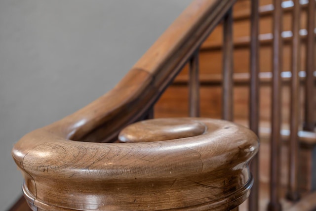 1515 W Franklin St, Jackson, MI 49203 - view of staircase