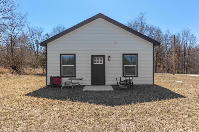 2084 W Fenwick Rd, Fenwick, MI 48834 - back of house featuring a yard